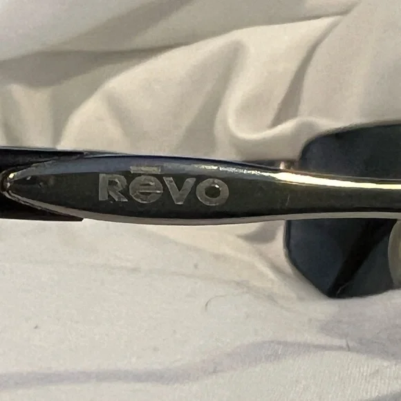 Vintage Revo Blue polarized H2o sunglasses. Style 3050 - Picture 7 of 10
